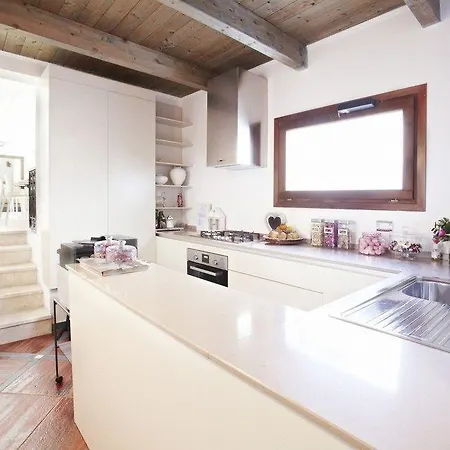 ゲストハウス Affittacamere Donna Pomptilla *